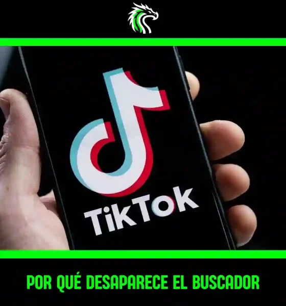 Una mano sujetando su móvil abriendo la aplicación de tiktok
